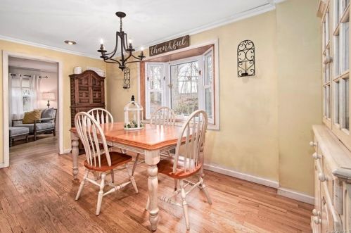 205 Haviland Ln, White Plains NY  10605-3020 exterior