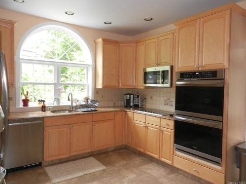 52 Plum Rd, Mahopac NY  10541-4247 exterior