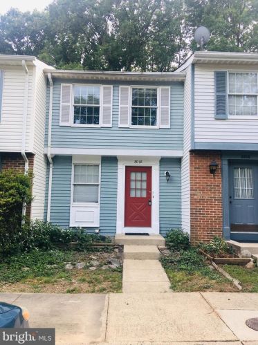 8018 Grandview Ct, Springfield VA  22153-3813 exterior