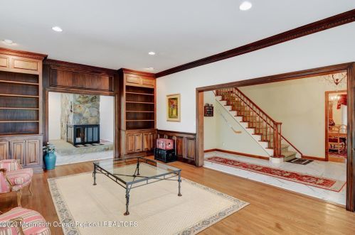515 Seven Bridges Rd, Little Silver NJ  07739-1742 exterior