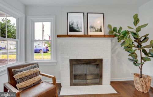 1053 Wayne Ave, Carlisle PA  17013-1640 exterior