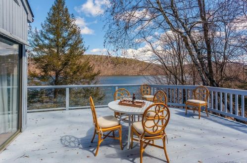 8 Ledgewood Dr, Sherman CT  06784-2039 exterior