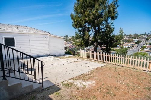 5966 Linnet St, San Diego CA 92114-4122 exterior