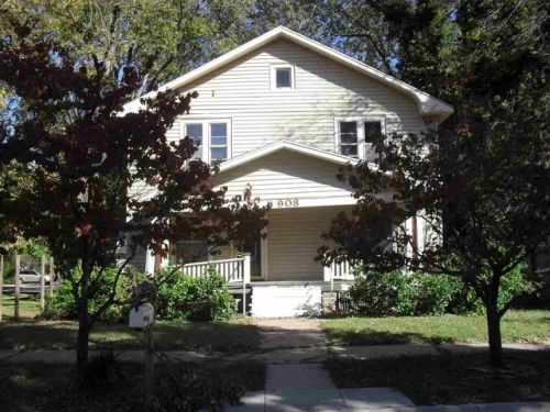 908 Stewart St, Winfield, KS 67156-3544