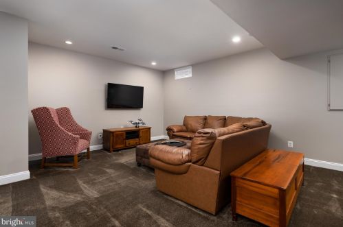 15909 Paynes Farm Dr, Haymarket VA  20169-8123 exterior