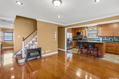 156-11 99th St, Jamaica, NY 11414-2602