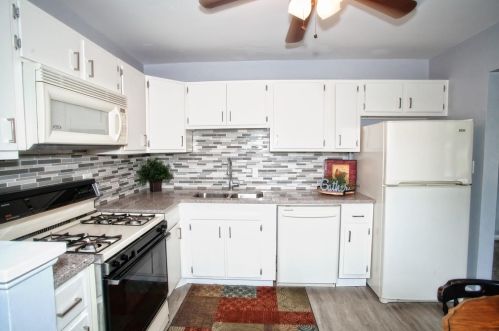 3235 Maple Dr, Hammond, IN 46322-1339