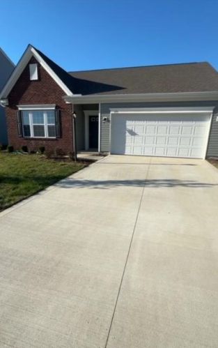 493 Wagon Ave, Pataskala, OH 43062-8061