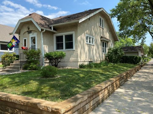 357 22nd St, La Crosse, WI 54601-5047