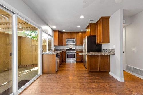 325 Chinook Dr, Placentia CA  92870-1417 exterior