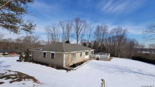 15 Mont Ave, Huntington Station NY 11746-6835 exterior