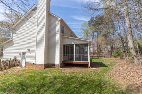 8 Silver Oak Ct, Greensboro, NC 27455-1481