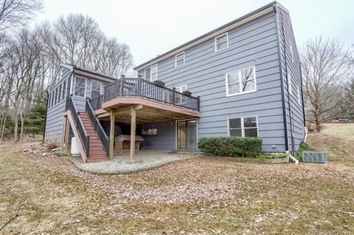 8 Thunder Ridge Rd, Sandy Hook CT  06482-1643 exterior