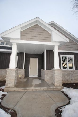 1384 Mohican Ct, Green Bay, WI 54313-5978