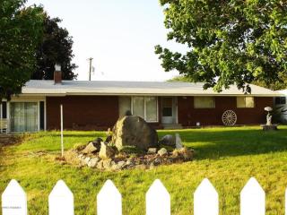 90 Granger Rd, Granger, WA 98932-9406