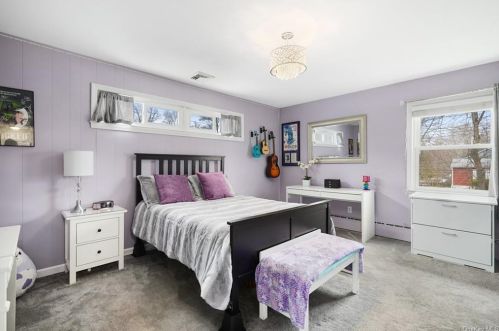 106 Halyan Rd, Yorktown Hgts NY  10598-4304 exterior