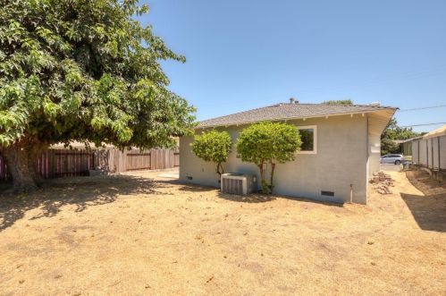 498 Cloverland Way, Valley Home CA 95361-2604 exterior