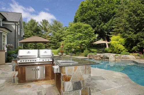 312 Ridgefield Rd, Wilton CT  06897-2329 exterior