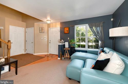 10 Birmingham Dr, Columbus NJ  08022-2342 exterior