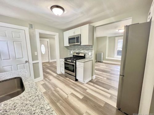 55 Raymond St, United States Coast Guard Ac CT  06320-3831 exterior