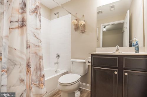 1201 Lexington Mews, Auburn NJ  08085-1318 exterior