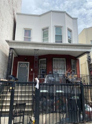 263 198th St, Bronx, NY 10458-3149