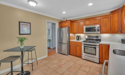 33 Pelican Rd, Middletown NJ  07748-3237 exterior