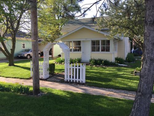 323 Defiance Ave, Hicksville, OH 43526-1209