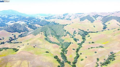 6901 Johnston Rd, Pleasanton CA  94588-9460 exterior