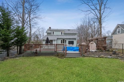 18 Washington Pl, Northport NY  11768-2936 exterior