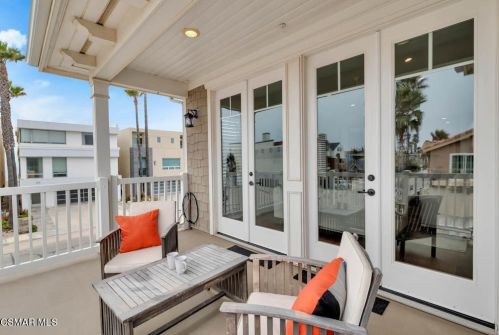 820 Mandalay Bch Rd, Oxnard CA 93035-1078 exterior