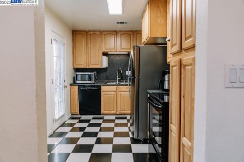 233 Monte Vista Ave, Vacaville CA  95688-3842 exterior