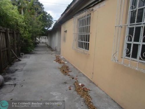 1255 31st St, Hialeah, FL 33012-4803
