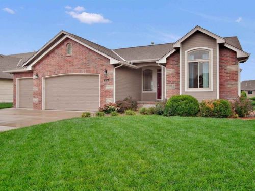 8213 Palmetto St, Wichita KS  67205-5217 exterior