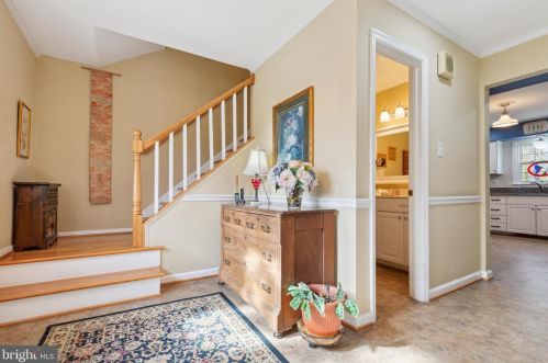 9820 Rand Dr, Springfield, VA 22015-3811