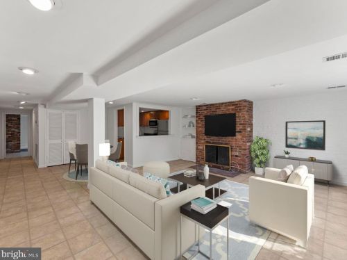 916 Capitol St, Washington DC 20003-1533 exterior