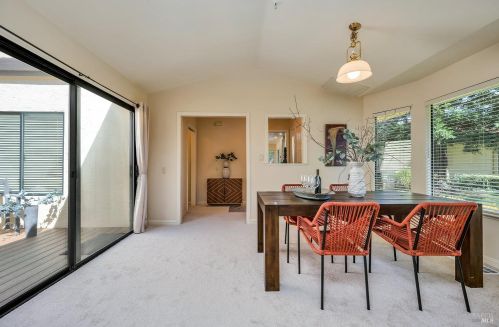 41 Fountain Grove Cir, Fairfield CA  94558-2483 exterior