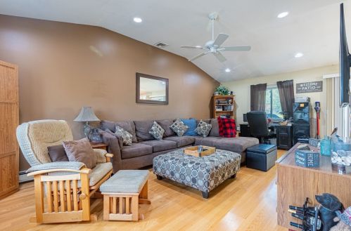 1238 Chicago Ave, Bayshore, NY 11706-5802