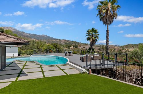 8 Celine Dr, Santa Barbara CA  93105-1911 exterior