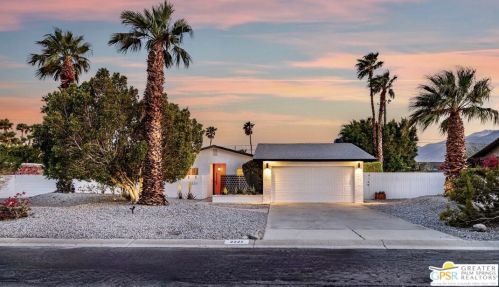 2221 Francis Dr, Palm Springs CA  92262-2553 exterior