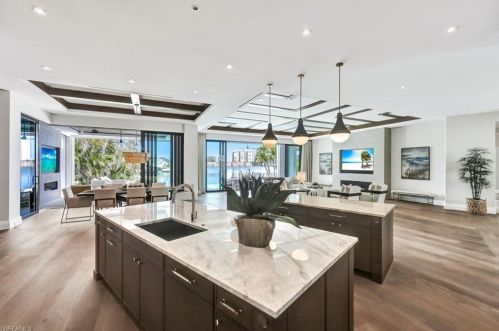 3401 Crayton Rd, Naples FL 34103-3515 exterior