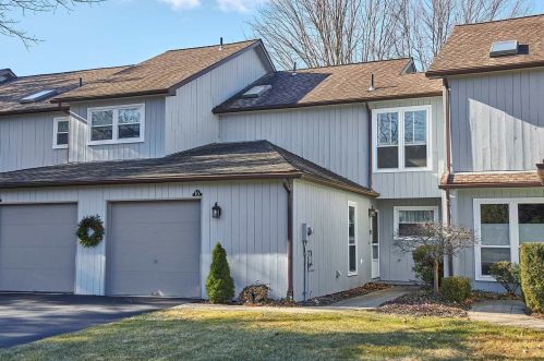 16 Pond Dr, Rhinebeck NY  12572-1926 exterior