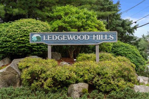 20 Ledgewood Hills Dr, Nashua NH  03062-4424 exterior