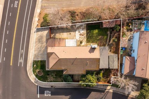 8982 Springhurst Dr, Elk Grove CA  95624-3220 exterior