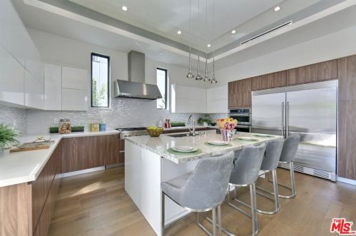 5128 Noble Ave, Van Nuys CA  91403-1376 exterior