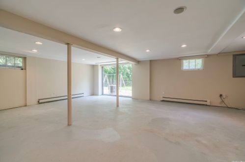 9 Doris Ct, Northport NY  11768-2000 exterior