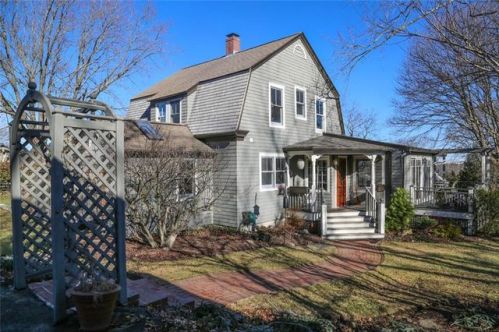 80 Hill Side St, South Kingstown, RI 02874-3234