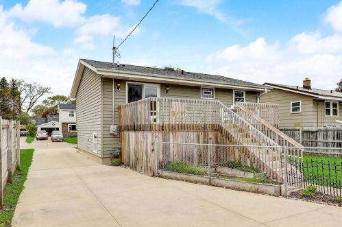 1022 121, Milwaukee WI 53226-3309 exterior