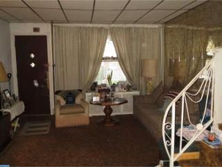 5630 Hunter St, Philadelphia, PA 19131-3403