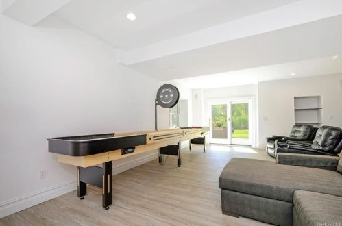 100 Stonewall Cir, White Plains NY  10604-1124 exterior